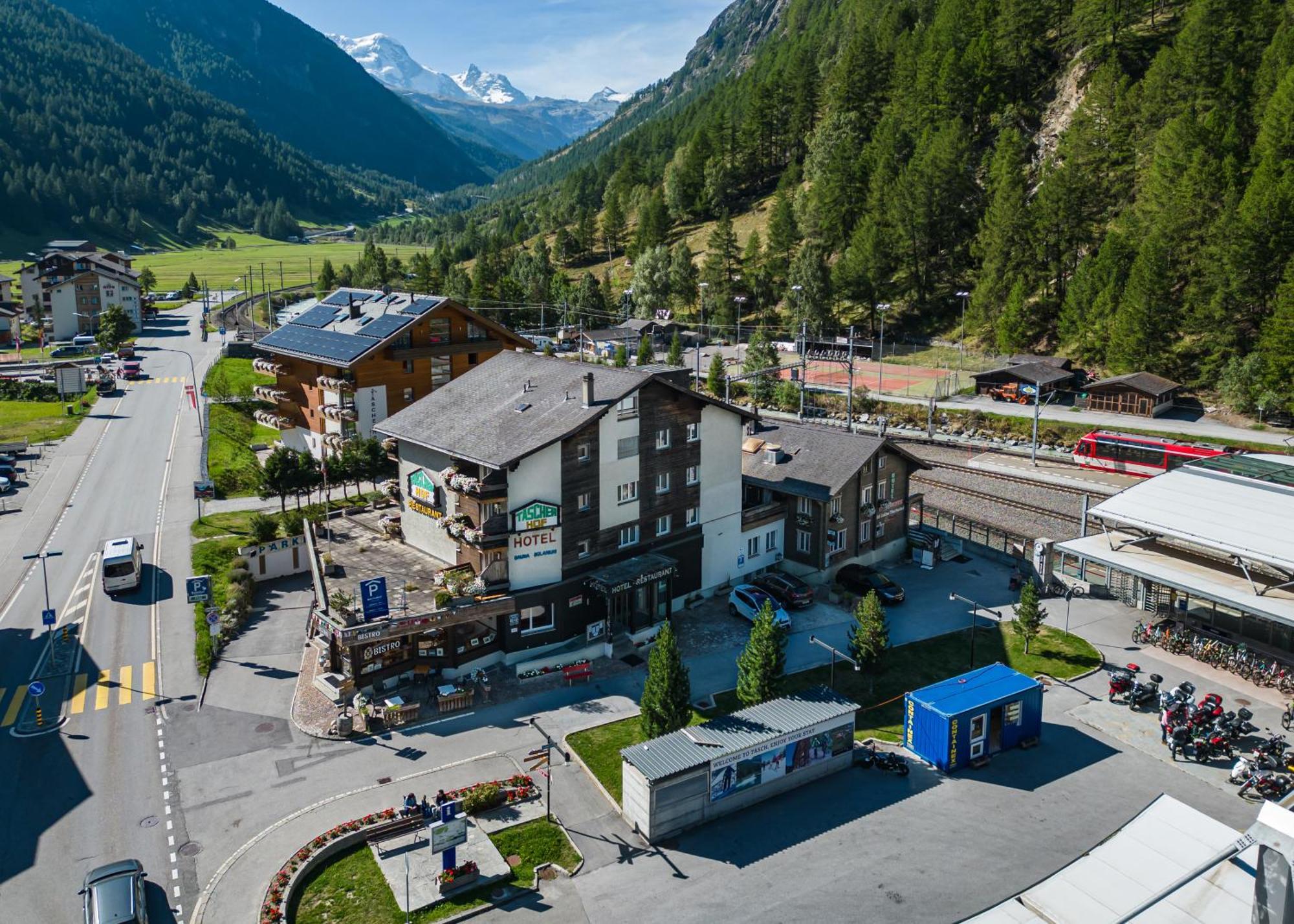 Hotel Taescherhof Tasch Bagian luar foto